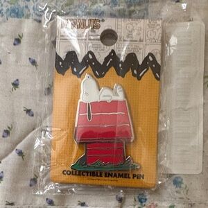 🐥Peanuts Red and White Enamel Pin